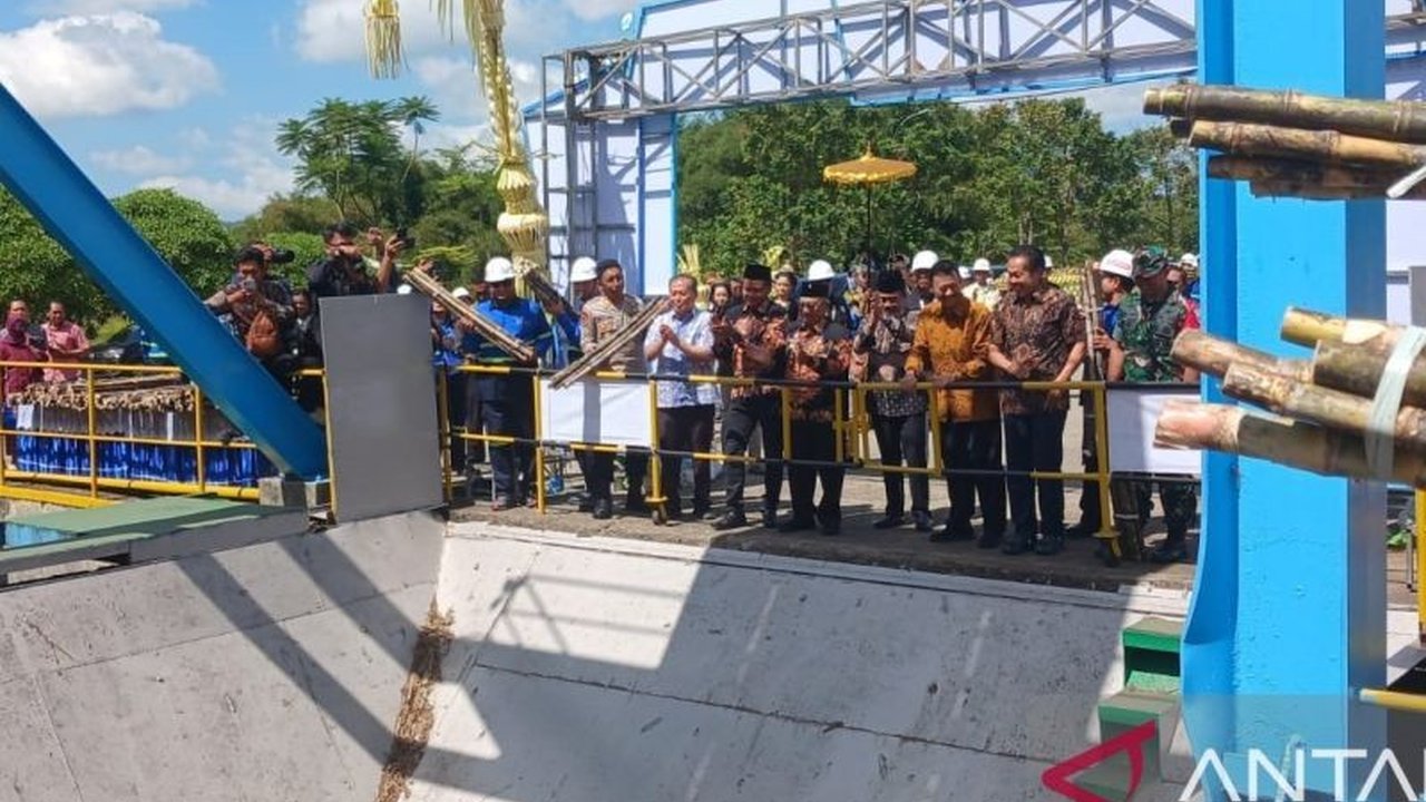 PT Rejoso Manis Indo (RMI) Blitar optimis capai target giling 1,55 juta ton tebu di musim giling 2026, berkontribusi signifikan pada upaya Swasembada Gula Nasional. Simak detail target produksinya!