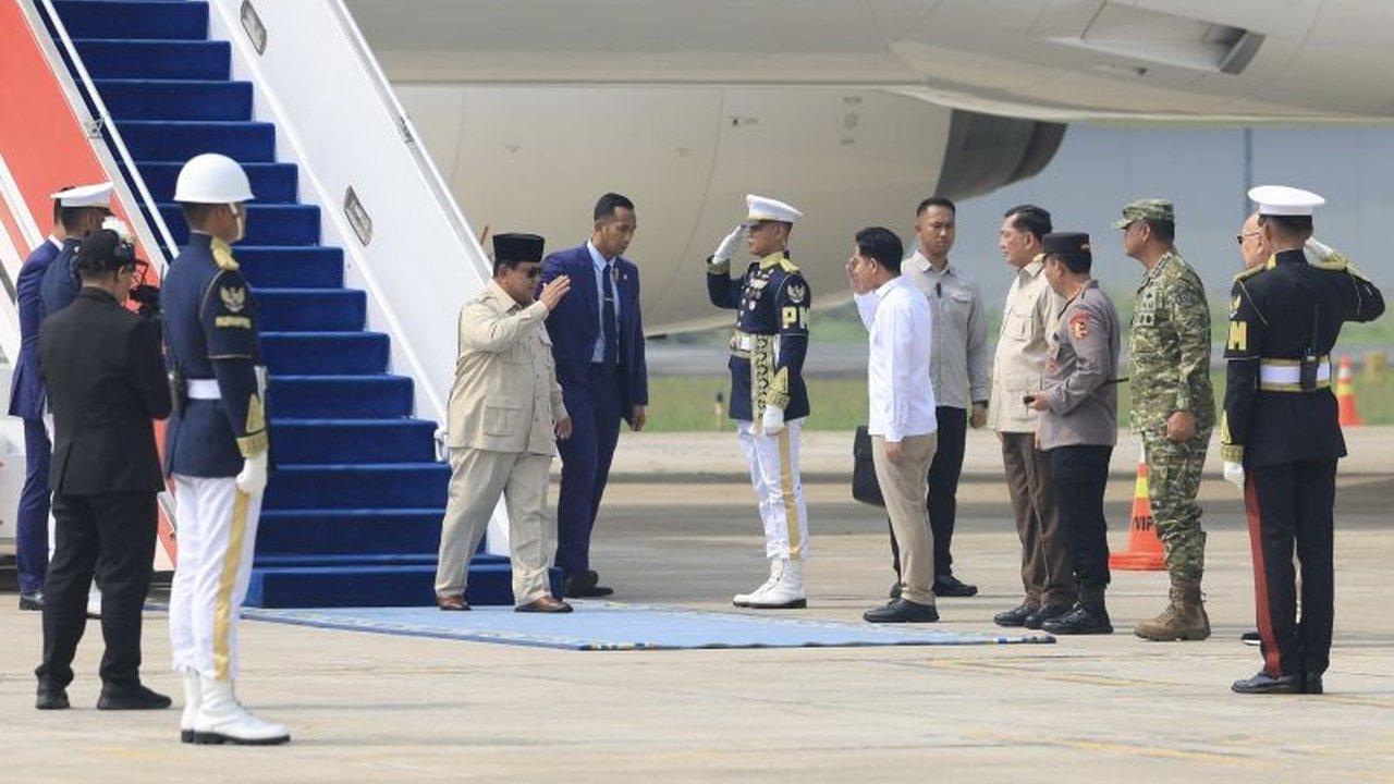 Presiden Prabowo Subianto sukses membawa pulang Kesepakatan Investasi Indonesia Prancis senilai Rp61,25 triliun dari kunjungan kerjanya di Prancis. Simak detail kerja sama strategis yang akan memperkuat hubungan bilateral kedua negara.