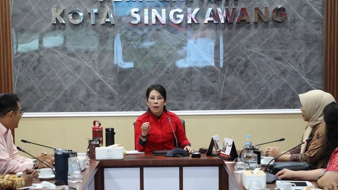 Pemerintah Kota Singkawang bersama KPID Kalimantan Barat berkolaborasi memperkuat Literasi Digital Sehat bagi pelajar, memastikan generasi muda bijak dalam bermedia digital.