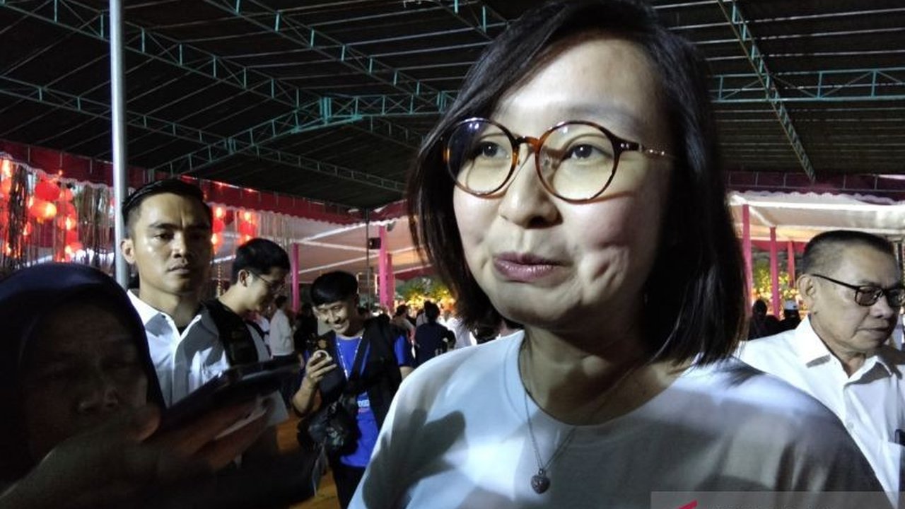 Wakil Menteri Ekonomi Kreatif (Wamenekraf) Irene Umar menyoroti bagaimana perayaan Waisak di kawasan Candi Borobudur mampu menjadi motor penggerak ekonomi kreatif dan pariwisata, memberikan dampak positif bagi pelaku usaha lokal.