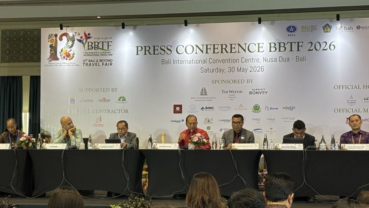 Gubernur Bali Wayan Koster mengumumkan Devisa Pariwisata Bali 2025 menyumbang 55 persen ke nasional. Ini bukti ketahanan sektor pariwisata Bali di tengah tantangan dan kontribusinya pada ekonomi lokal.