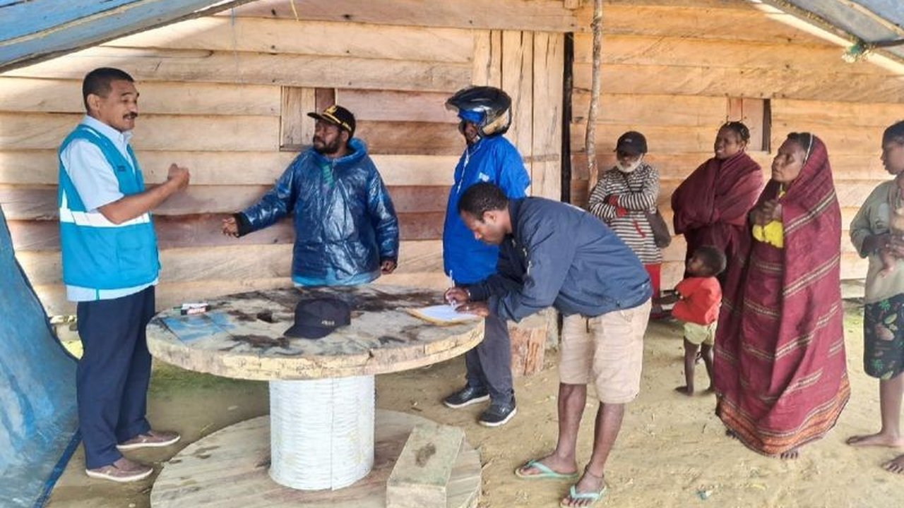 PT PLN (Persero) Unit Induk Wilayah Papua dan Papua Barat (UIWP2B) berhasil menghadirkan layanan listrik 24 jam penuh bagi 1.396 rumah tangga di empat distrik Kabupaten Pegunungan Arfak, membuktikan komitmen PLN dalam pemerataan akses energi. Kehadiran li