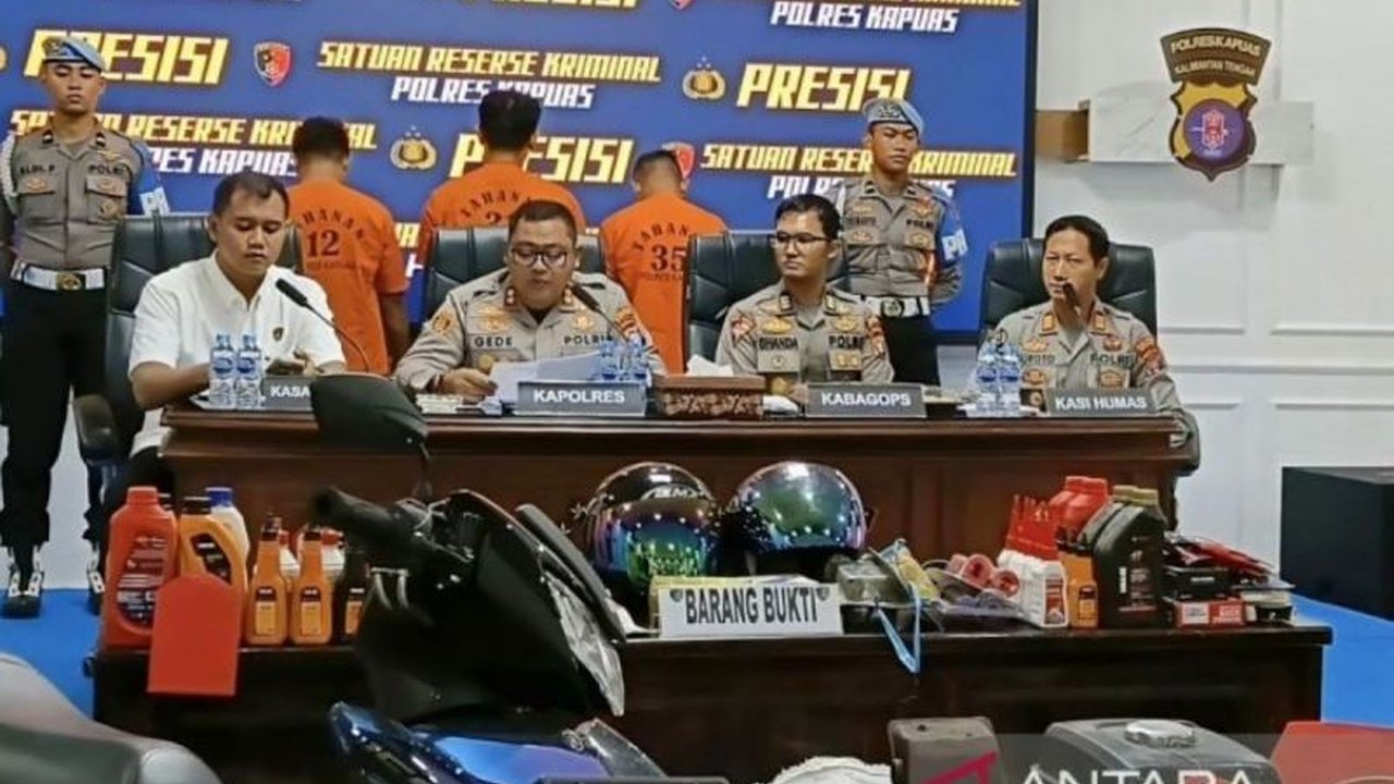 Polres Kapuas berhasil mengungkap 12 kasus tindak pidana pencurian, termasuk curas lintas provinsi, sepanjang Januari hingga Mei 2026. Simak detail pengungkapan kasus pencurian Kapuas ini yang melibatkan empat pelaku.