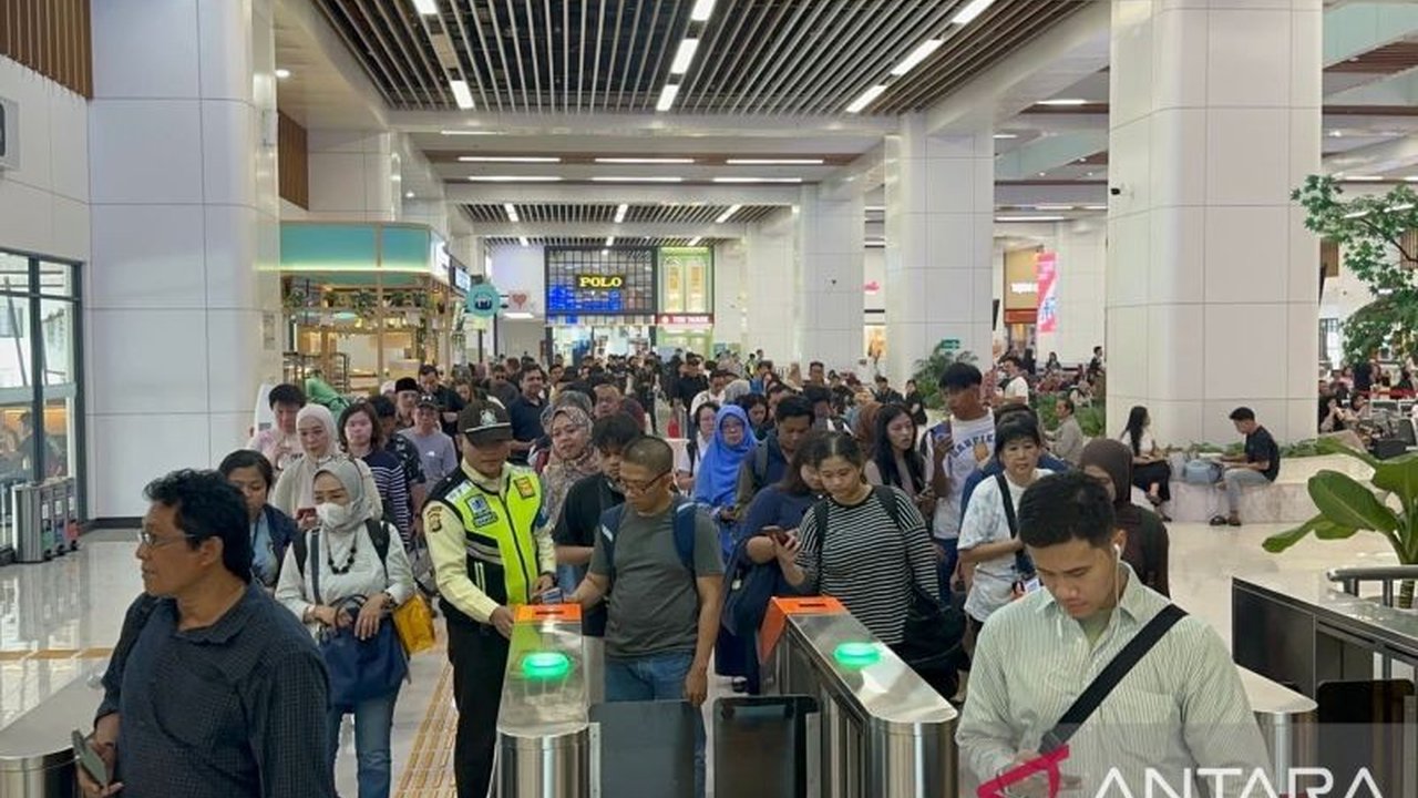 PT KCIC memprediksi lonjakan volume penumpang Whoosh hingga 15 persen saat momen libur panjang Hari Waisak dan Hari Lahir Pancasila. Minat masyarakat terhadap Libur Panjang Whoosh sangat tinggi.