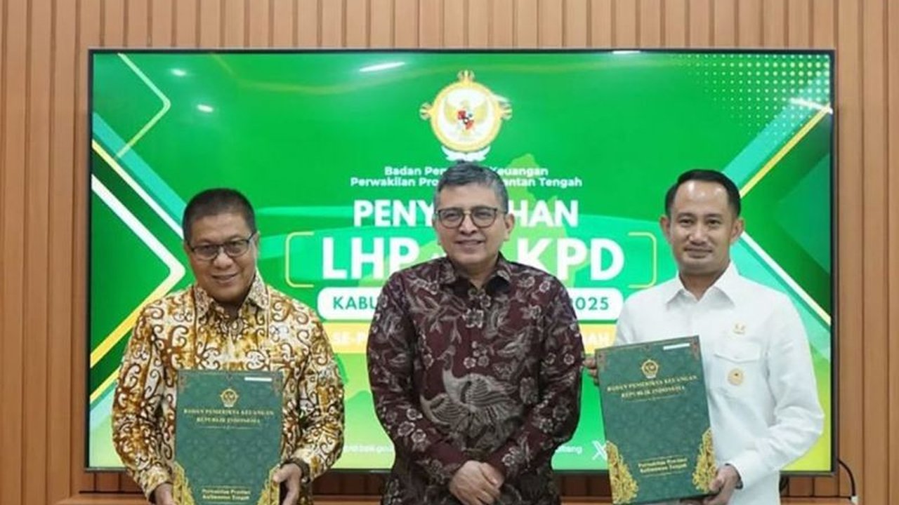 Pemkot Palangka Raya kembali menorehkan prestasi gemilang dengan meraih opini WTP ke-10 kalinya, menegaskan komitmen kuat dalam menjaga transparansi keuangan daerah demi pelayanan publik yang optimal.