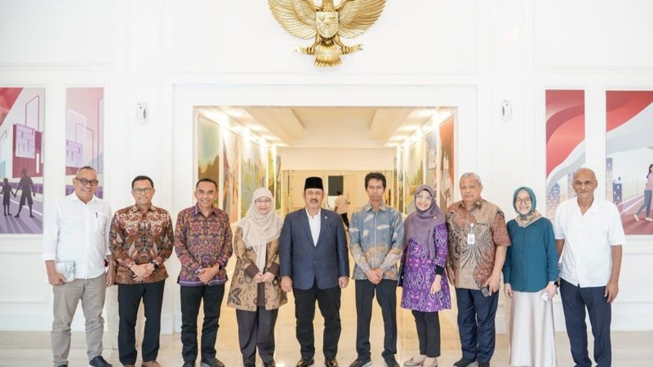 Menteri PPN/Kepala Bappenas Rachmat Pambudy menekankan pentingnya setiap perguruan tinggi memiliki Center of Excellence yang khas guna mendukung transformasi pembangunan nasional.