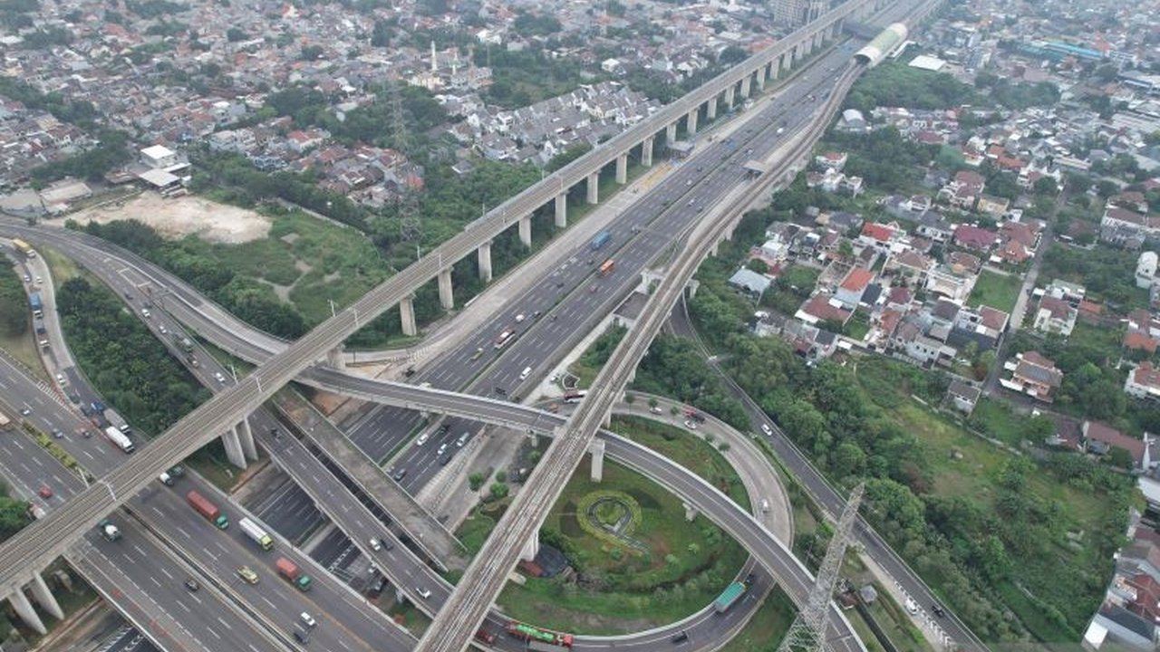 PT Jasamarga Transjawa Tol (JTT) memastikan kesiapan layanan operasional di seluruh ruas Tol Trans Jawa untuk mengantisipasi peningkatan mobilitas masyarakat selama periode libur Waisak dan Harlah Pancasila, menjamin perjalanan aman dan nyaman.