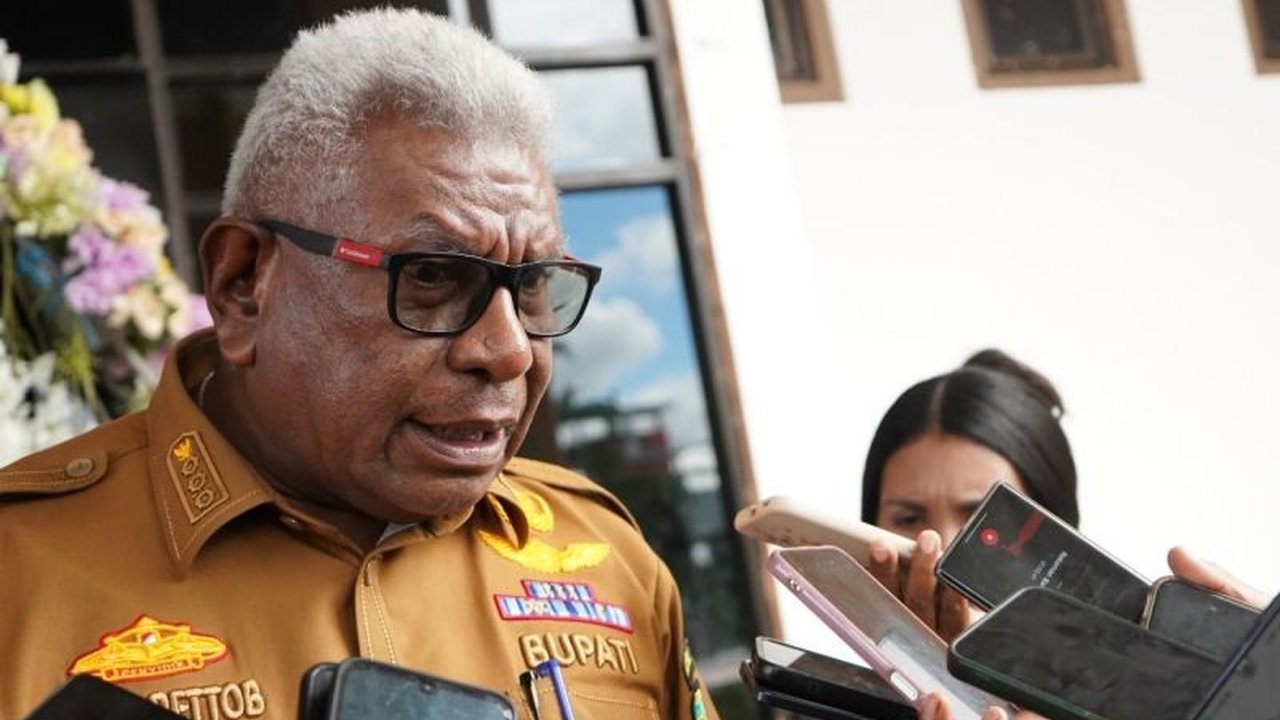 Pemerintah Kabupaten Mimika mendorong budi daya kepiting bakau untuk menjamin keberlanjutan ekspor ke Tiongkok, Malaysia, dan Singapura. Ini krusial karena tingginya permintaan dan ketergantungan pada tangkapan alam.