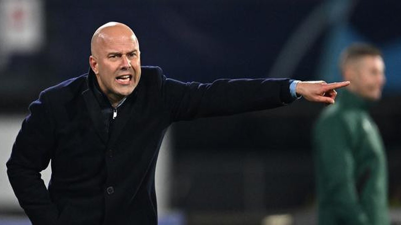 Arne Slot Slot diperkenalkan sebagai pelatih kepala, bukan manajer seperti Klopp. Peran Slot ini menandai era baru dalam struktur manajemen Liverpool. The Reds baru-baru ini diketahui tengah
