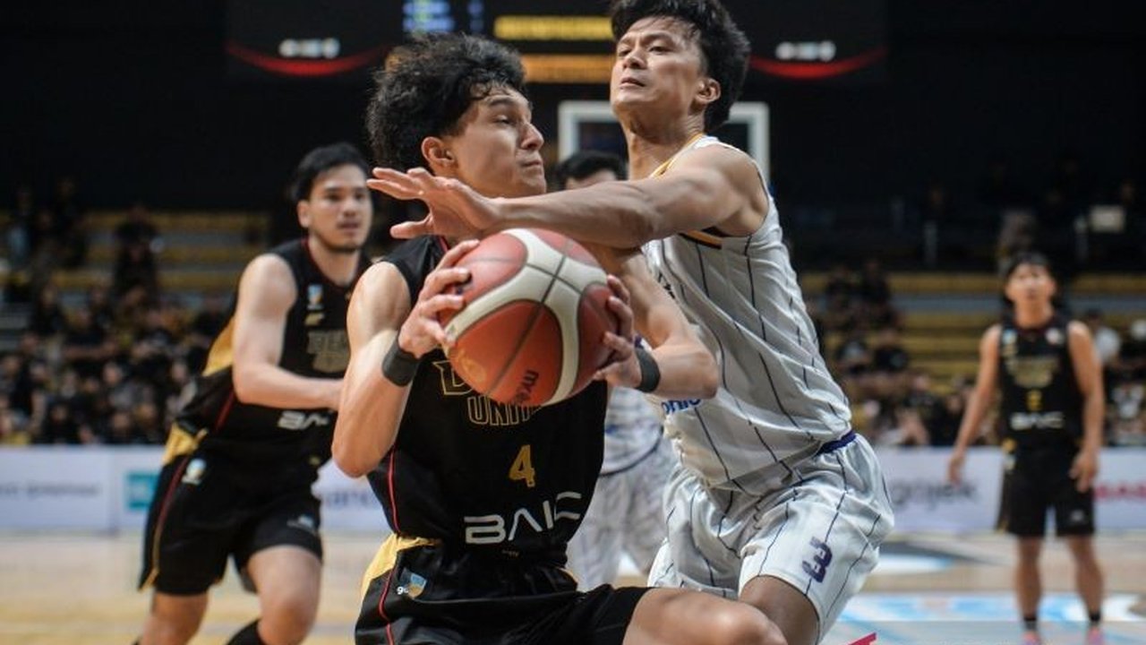 Dewa United Banten berhasil melaju ke semifinal IBL 2026 setelah menaklukkan Tangerang Hawks, kini bersiap menghadapi Pelita Jaya dalam pertarungan sengit menuju final.