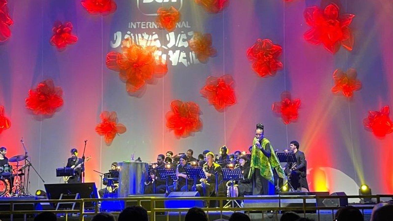 Lisa Simone sukses memukau penonton myBCA International Java Jazz Festival 2026, membawakan lagu-lagu legendaris Nina Simone dan melanjutkan tradisi 'griot' dengan caranya sendiri.