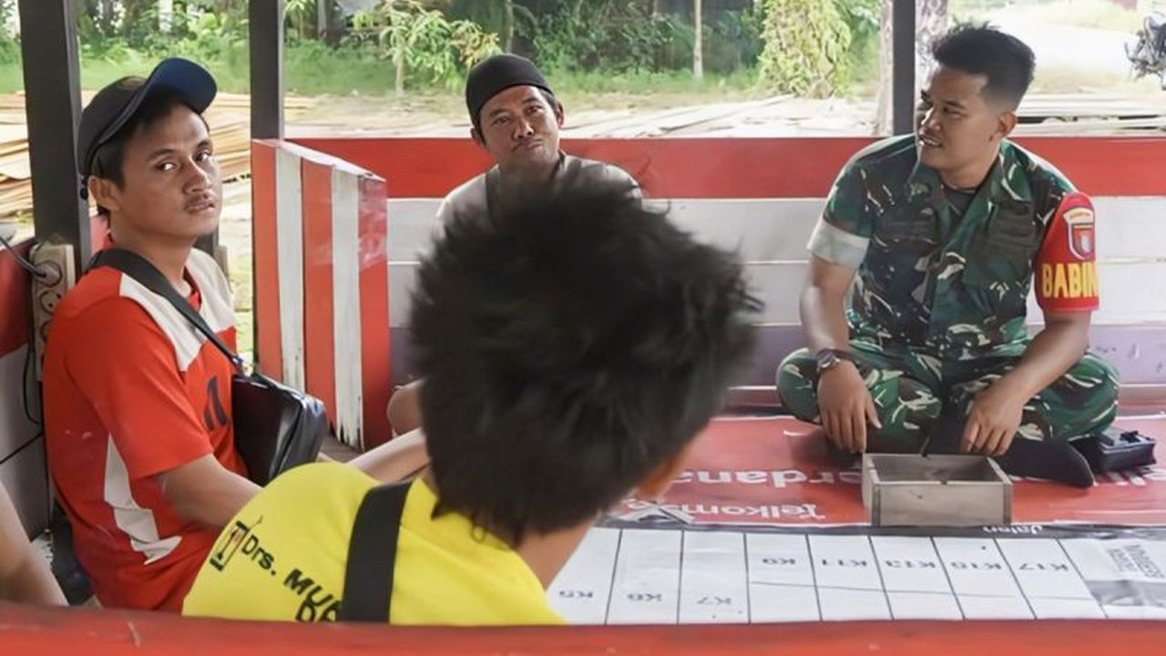 Kodim 1015/Sampit terus memperkuat komunikasi sosial melalui peran aktif Babinsa, sebuah upaya vital untuk menjaga stabilitas dan keamanan di Kotawaringin Timur.