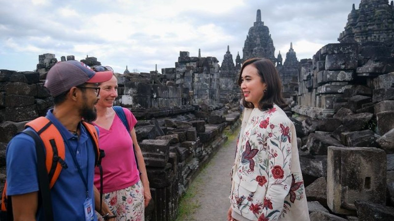 Menteri Pariwisata dan Ekonomi Kreatif Widiyanti Putri Wardhana memastikan Kesiapan Prambanan Libur Sekolah, menjamin fasilitas dan layanan prima bagi wisatawan di destinasi unggulan dan simpul transportasi.