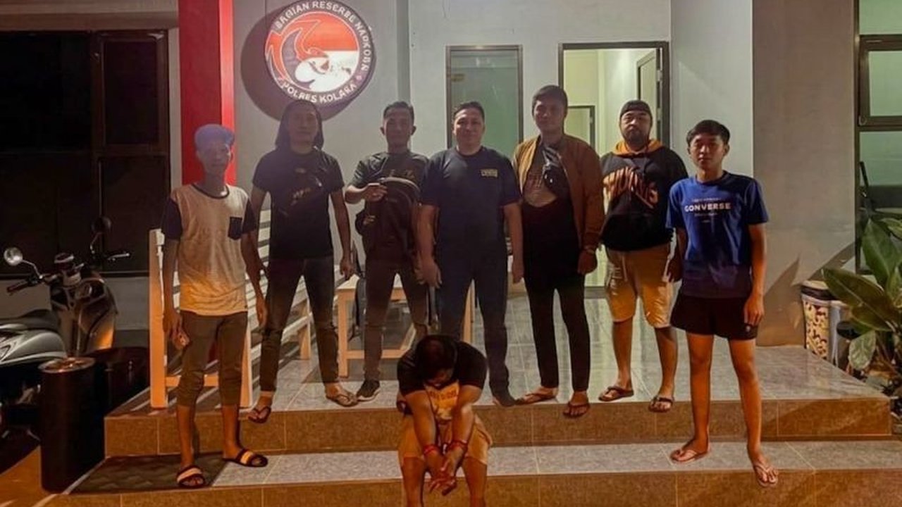 Satresnarkoba Polres Kolaka berhasil mengungkap jaringan narkoba dengan Penangkapan Pengedar Sabu Kolaka berinisial I, kini memburu pemasok utama berinisial T. Berapa banyak sabu yang diamankan?