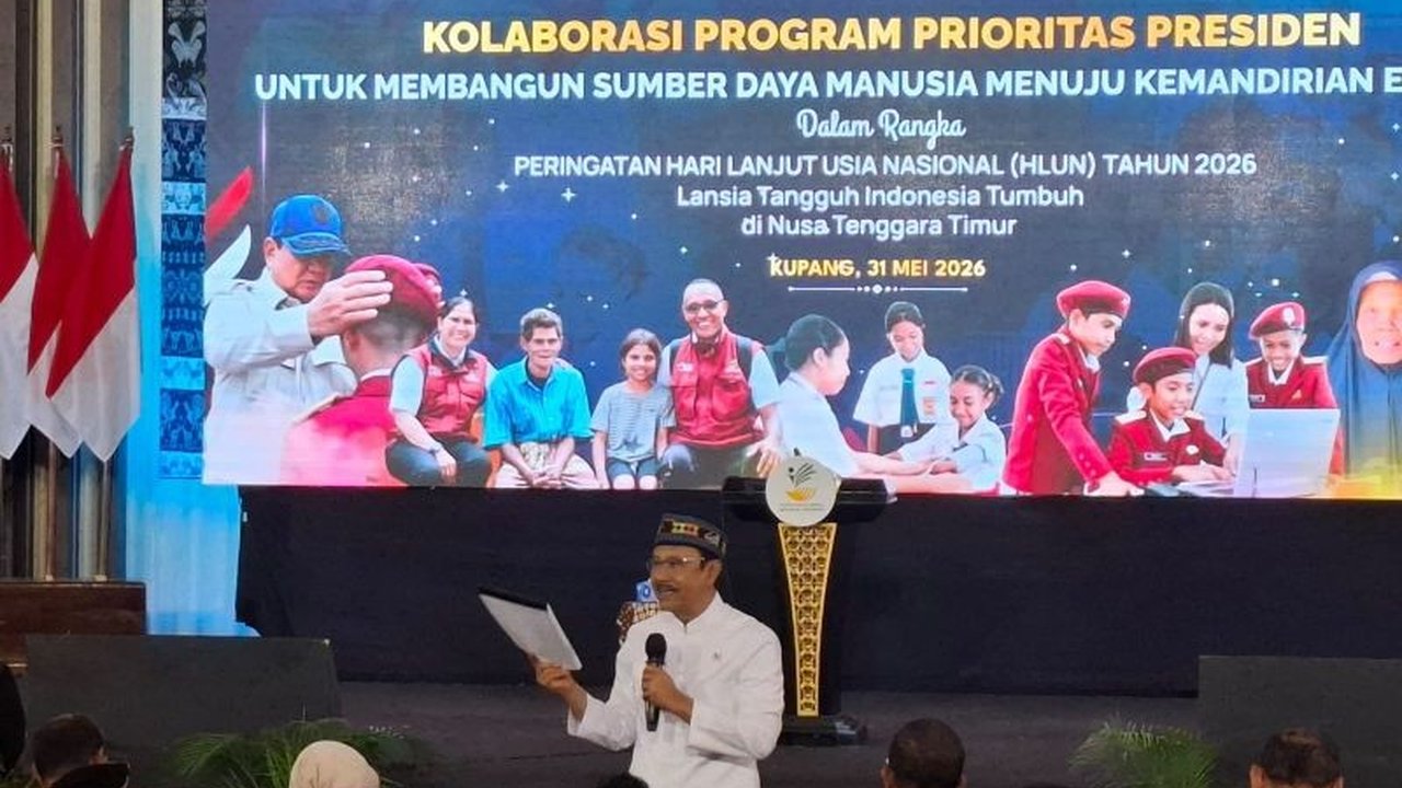 Menteri Sosial RI Saifullah Yusuf memberikan apresiasi mendalam atas penampilan memukau siswa Sekolah Rakyat Menengah Pertama (SRMP) Kupang, menunjukkan bakat terpendam mereka di Hari Lanjut Usia Nasional.