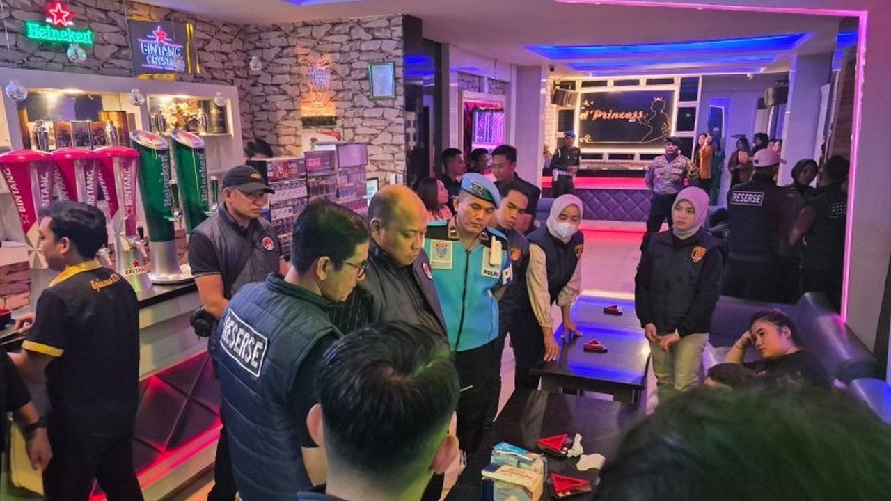 Direktorat Reserse Narkoba Polda Sultra mengamankan dua pengunjung tempat hiburan malam di Kendari yang positif narkotika dalam razia gabungan. Simak detail razia narkoba Polda Sultra ini dan upaya pencegahan peredaran gelap narkoba yang terus digencarkan