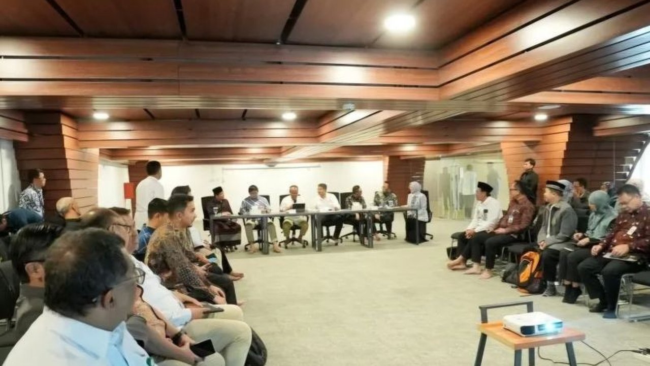 Pemerintah Provinsi Jawa Barat serius menggenjot Penguatan Ekosistem Ekonomi Syariah di kawasan industri dengan menyediakan berbagai fasilitas pendukung, mengingat mayoritas pekerja adalah Muslim.