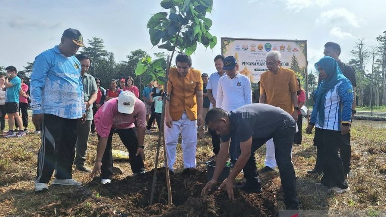 Dalam rangka Hari Raya Tri Suci Waisak 2570 BE, umat Buddha Kabupaten Bulungan menunjukkan komitmen konservasi dengan menanam pohon Bodhi. Simak detail Waisak Bulungan tanam pohon Bodhi ini.