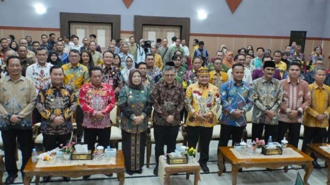 DPRD Kabupaten Kapuas memberikan apresiasi tinggi kepada Pemerintah Kabupaten Kapuas atas keberhasilannya mempertahankan Opini WTP Kapuas ke-8 dari BPK RI Perwakilan Kalteng, menandakan tata kelola keuangan yang akuntabel.