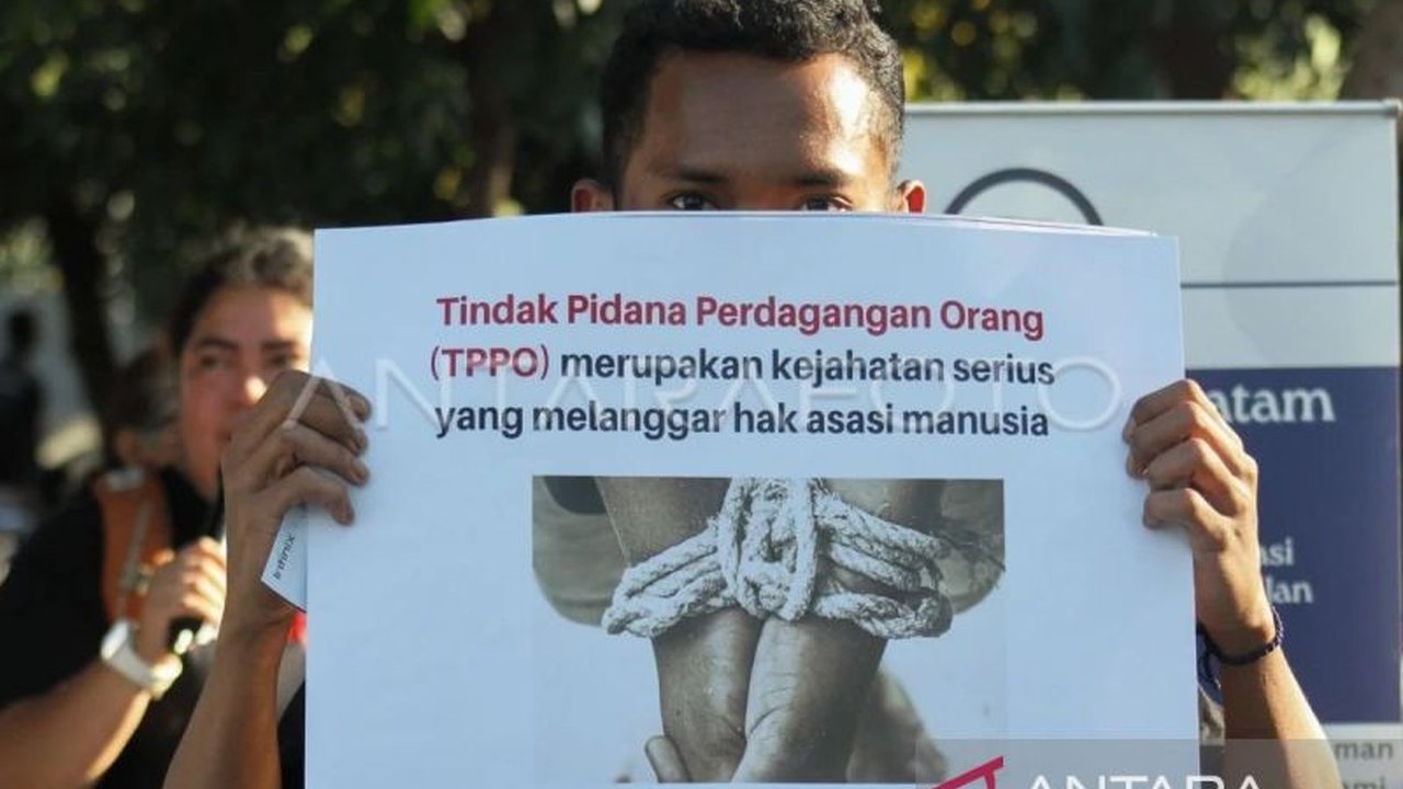 Kantor Wilayah Direktorat Jenderal Imigrasi Maluku dan IOM Indonesia bersinergi untuk mencegah Tindak Pidana Perdagangan Orang (TPPO) dan Penyelundupan Migran (TPPM) di wilayah kepulauan Maluku. Kolaborasi ini penting untuk meningkatkan pengawasan, edukas