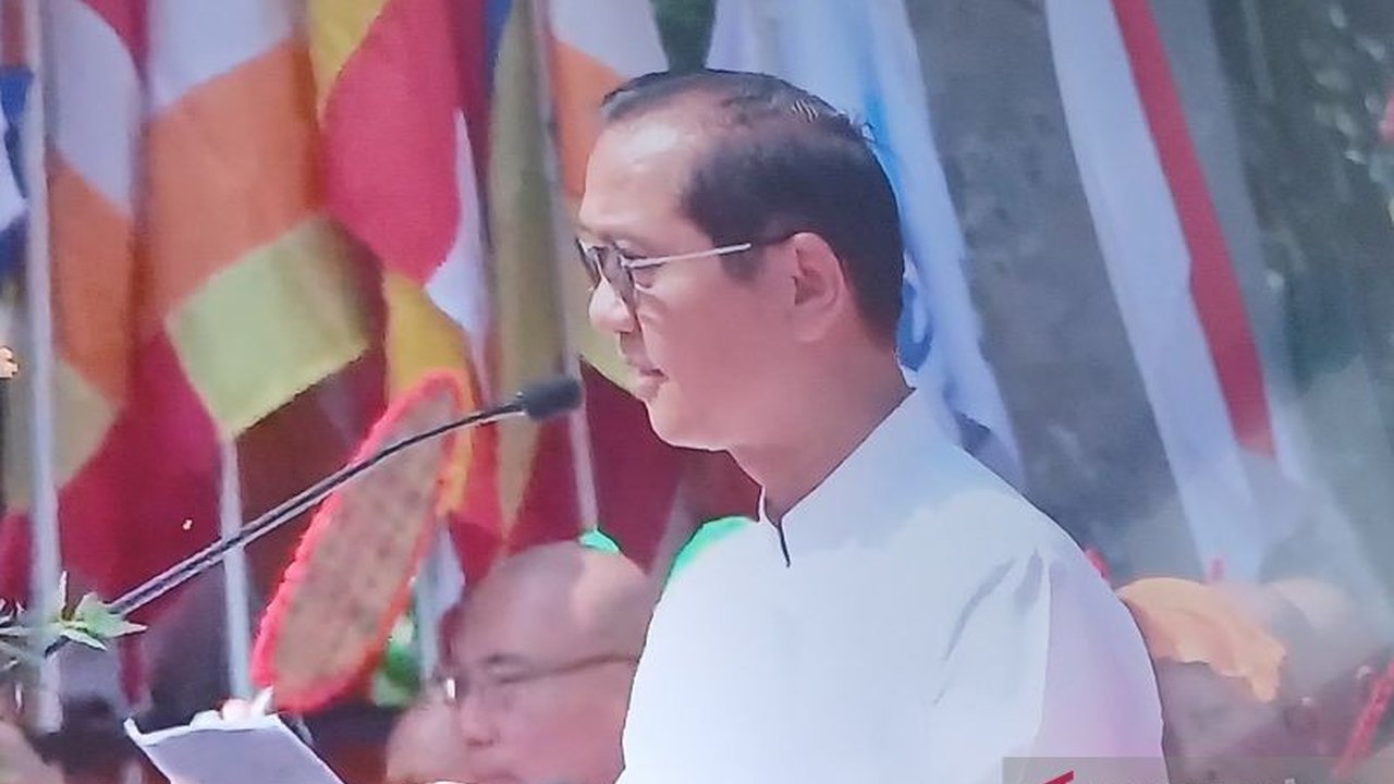 Dirjen Umat Buddha Kementerian Agama mengajak Umat Buddha menjadi pelopor perdamaian, menjaga kerukunan, dan menghadirkan ketenteraman di tengah masyarakat majemuk, terutama dalam rangkaian perayaan Tri Suci Waisak.