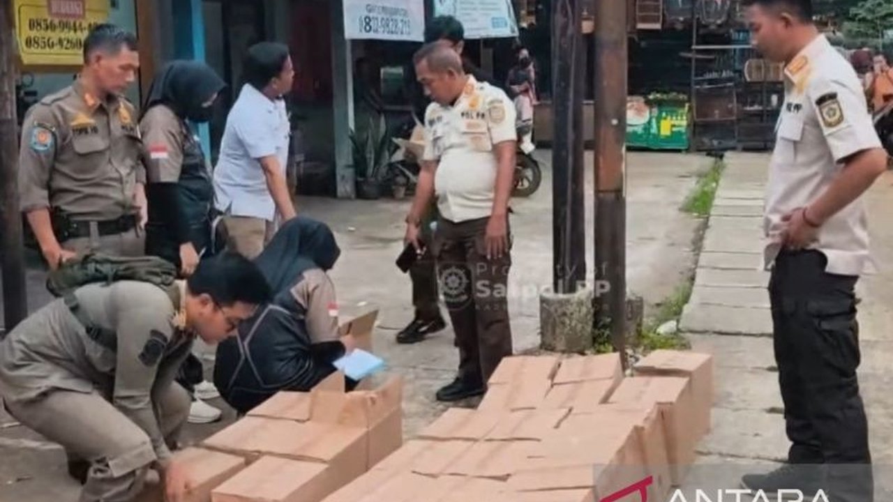 Satuan Polisi Pamong Praja (Satpol PP) Kabupaten Bogor berhasil menyita 1.133 botol minuman keras (miras) ilegal dari tiga toko di wilayah Cileungsi Kidul, Kecamatan Cileungsi, dalam operasi penertiban ketertiban umum. Penertiban miras ilegal ini dilakuka