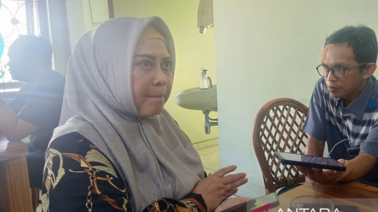 Anggota DPRD Jawa Barat mendorong pemanfaatan **Pencak Silat** sebagai media efektif untuk pelestarian budaya Sunda dan pengenalan warisan daerah kepada generasi muda, sekaligus mendukung potensi ekonomi kreatif.