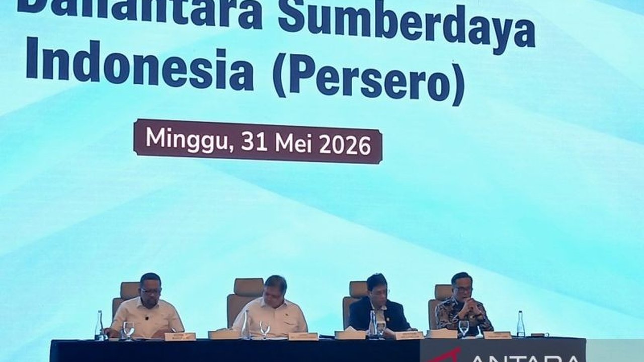 PT Danantara Sumber Daya Indonesia (DSI) diprediksi membawa dampak positif bagi investor pasar modal. Menkeu Purbaya Yudhi Sadewa yakin DSI tingkatkan transparansi dan profitabilitas perusahaan ekspor.