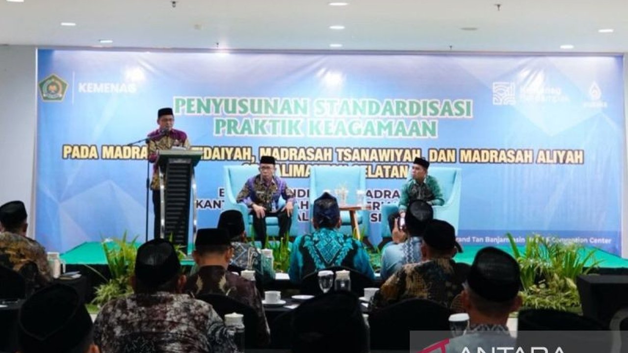 Kantor Wilayah Kementerian Agama (Kemenag) Kalimantan Selatan menyusun Standarisasi Praktik Keagamaan Madrasah guna memperkuat budaya religius dan identitas peserta didik di seluruh jenjang madrasah.