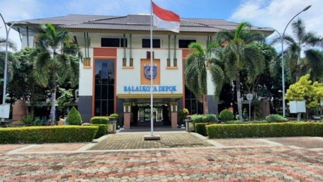Pemerintah Kota Depok melarang ASN live medsos selama jam kerja, kecuali untuk kepentingan dinas, guna meningkatkan disiplin dan kualitas pelayanan publik.
