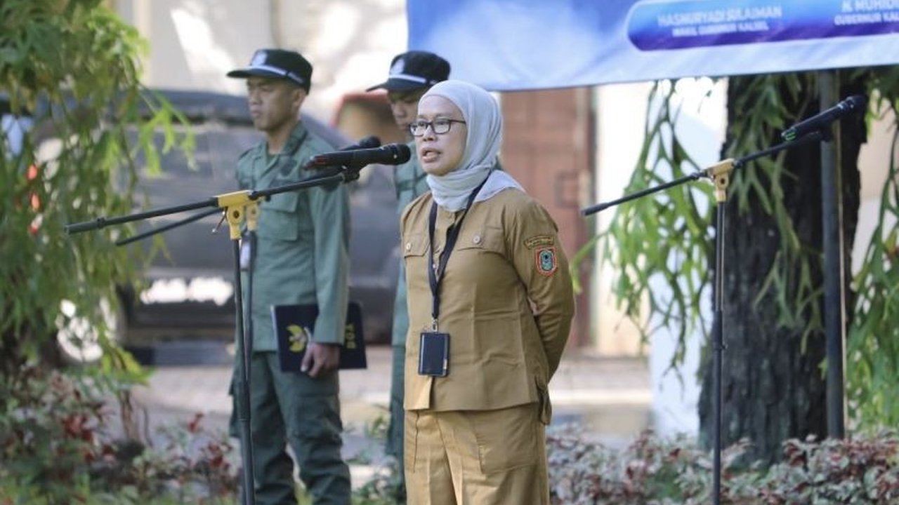 Dishut Kalsel mengkaji potensi kedondong hutan sebagai solusi inovatif rehabilitasi lahan kritis, terinspirasi dari NTT. Tanaman ini berpotensi mengubah lahan gersang Kalsel dan membantu antisipasi karhutla.