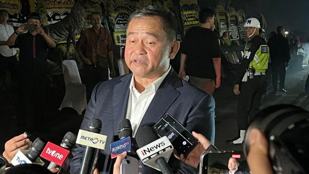 Mantan Kepala Staf Angkatan Darat (KSAD) dan Menteri Pertahanan Ryamizard Ryacudu meninggalkan warisan besar bagi TNI AD, terutama dalam pembinaan prajurit dan pengembangan organisasi. Simak bagaimana warisan Ryamizard Ryacudu terus membentuk kekuatan mil