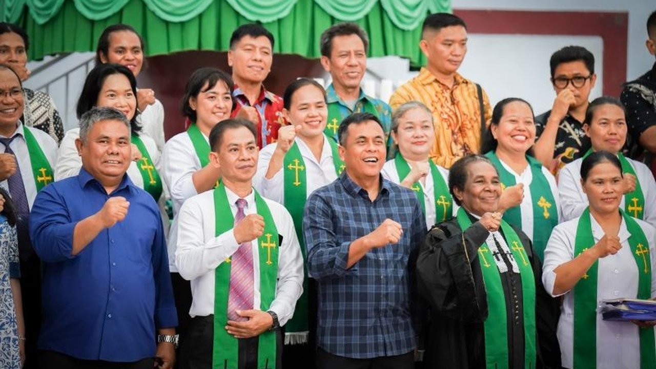 Mayjen TNI Febriel Buyung Sikumbang, Pangdam XVII/Cenderawasih, terus memperkuat komitmen kebersamaan melalui kegiatan safari ibadah, menjaga persatuan di Papua.