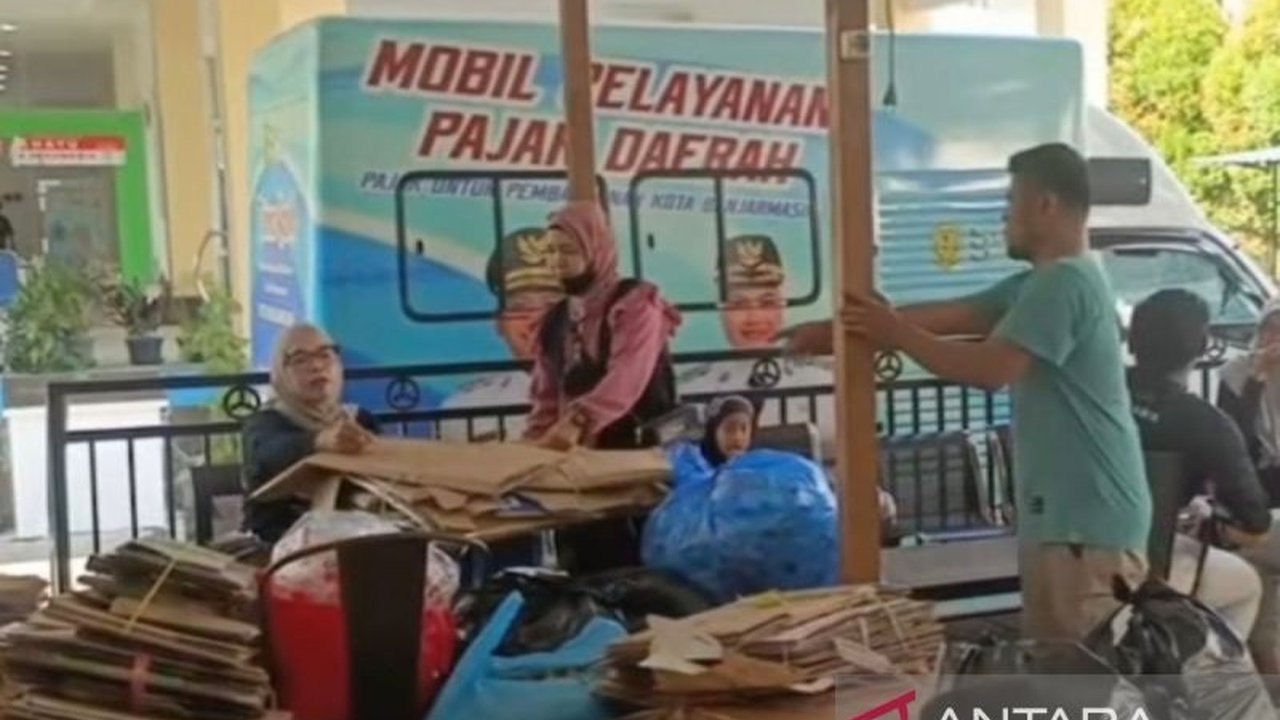 Pemkot Banjarmasin wajibkan ASN tabung sampah anorganik minimal 5 kg per bulan di bank sampah. Kebijakan ini jadi syarat pencairan TPP, respons darurat sampah pasca penutupan TPAS Basirih.