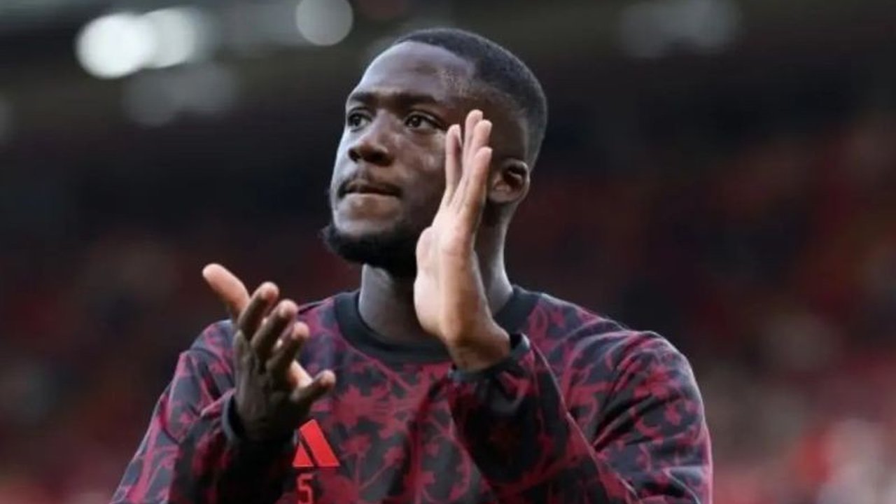 Liverpool resmi mengumumkan kepergian Ibrahima Konate setelah kontraknya berakhir. Simak detail alasan di balik Kepergian Ibrahima Konate Liverpool dan dampaknya bagi skuad The Reds.