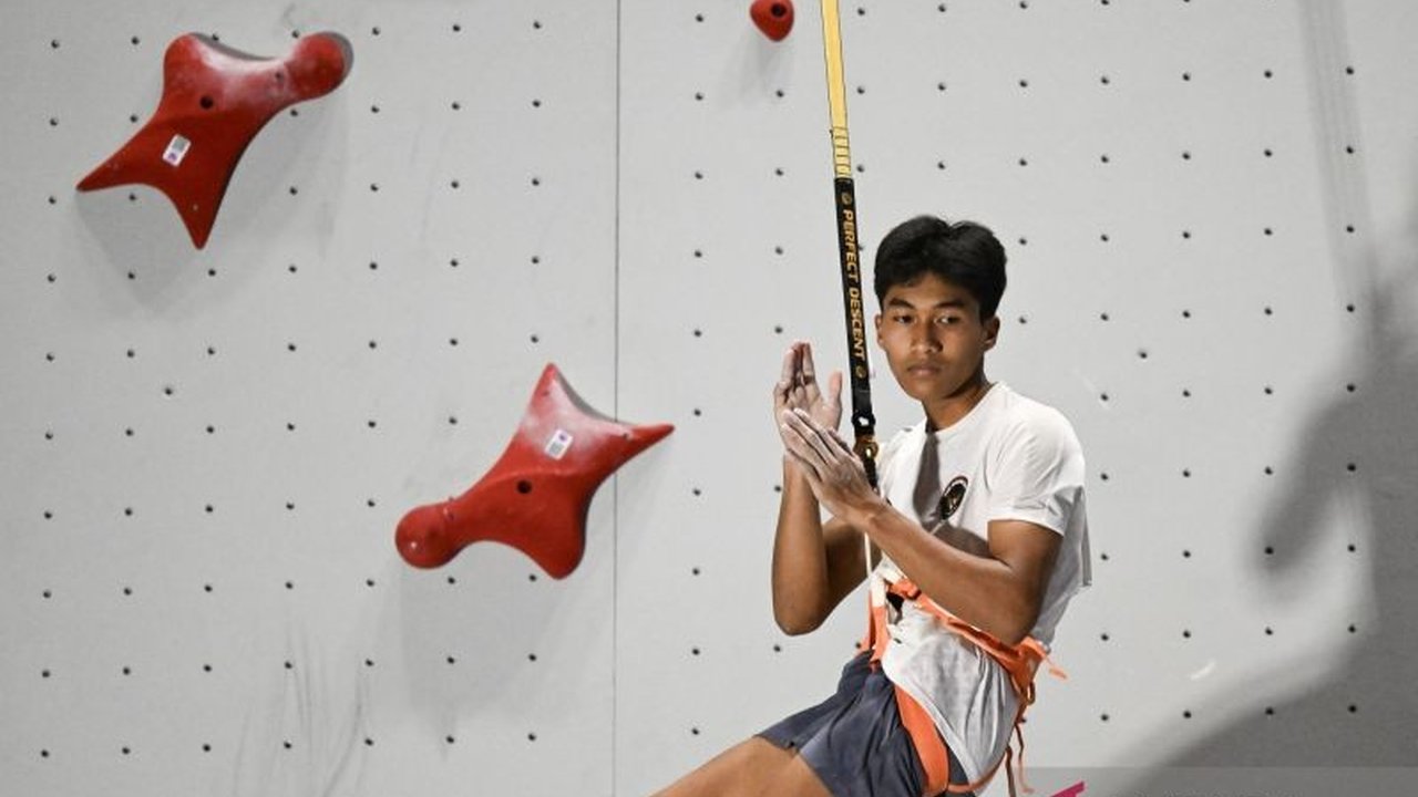 Antasyafi Robby Al Hilmi berhasil meraih medali perak di Asian Beach Games Sanya 2026, menjadi medali pertama bagi kontingen Indonesia. Simak perjalanan dramatisnya!