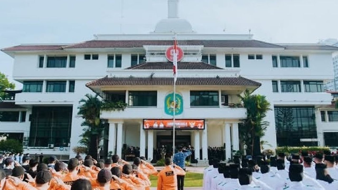 Wali Kota Medan menyerukan seluruh elemen masyarakat untuk mengamalkan nilai-nilai Pancasila sebagai pedoman hidup. Seruan ini penting untuk menjaga keharmonisan dan mewujudkan Indonesia yang lebih baik di masa depan.