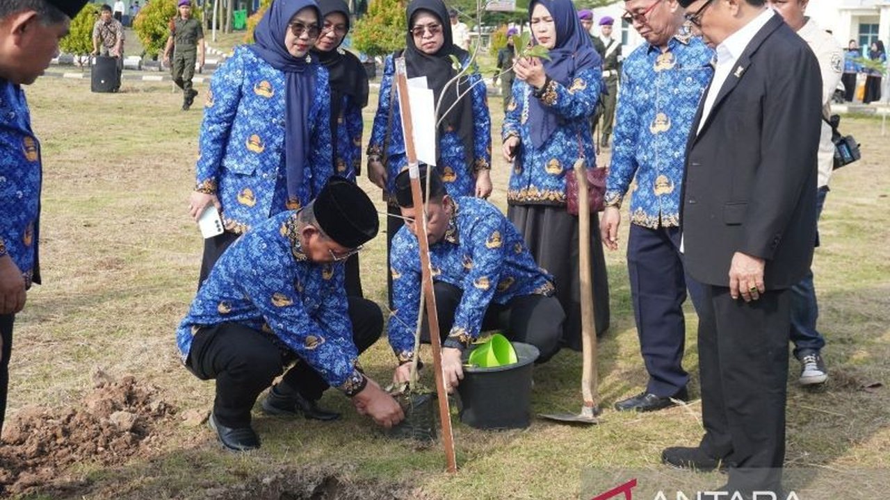 Direktur Jenderal Pendidikan Islam Kementerian Agama RI, Prof. Suyitno, memberikan apresiasi tinggi terhadap program Ekoteologi UIN STS Jambi, menilai inisiatif ini sebagai langkah konkret perguruan tinggi dalam menjaga kelestarian lingkungan dan mendukun