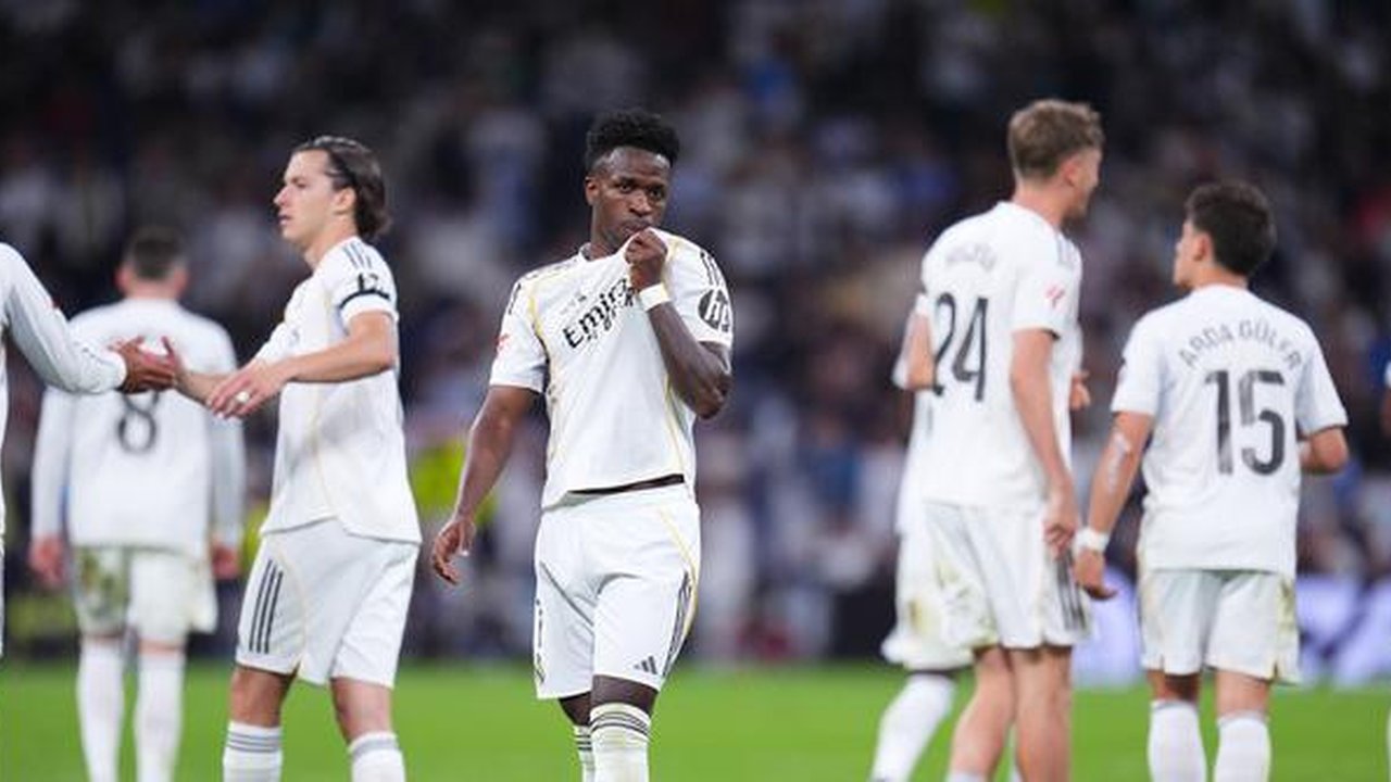 Vinicius Junior merayakan golnya ke gawang Deportivo Alaves, Rabu (22/4/2026) (AP Photo/Manu Fernandez)