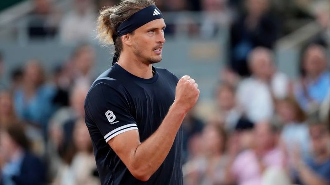Alexander Zverev menunjukkan dominasi di Roland Garros 2026, berhasil mengalahkan bintang muda Rafael Jodar dan mengamankan tempat di semifinal French Open.