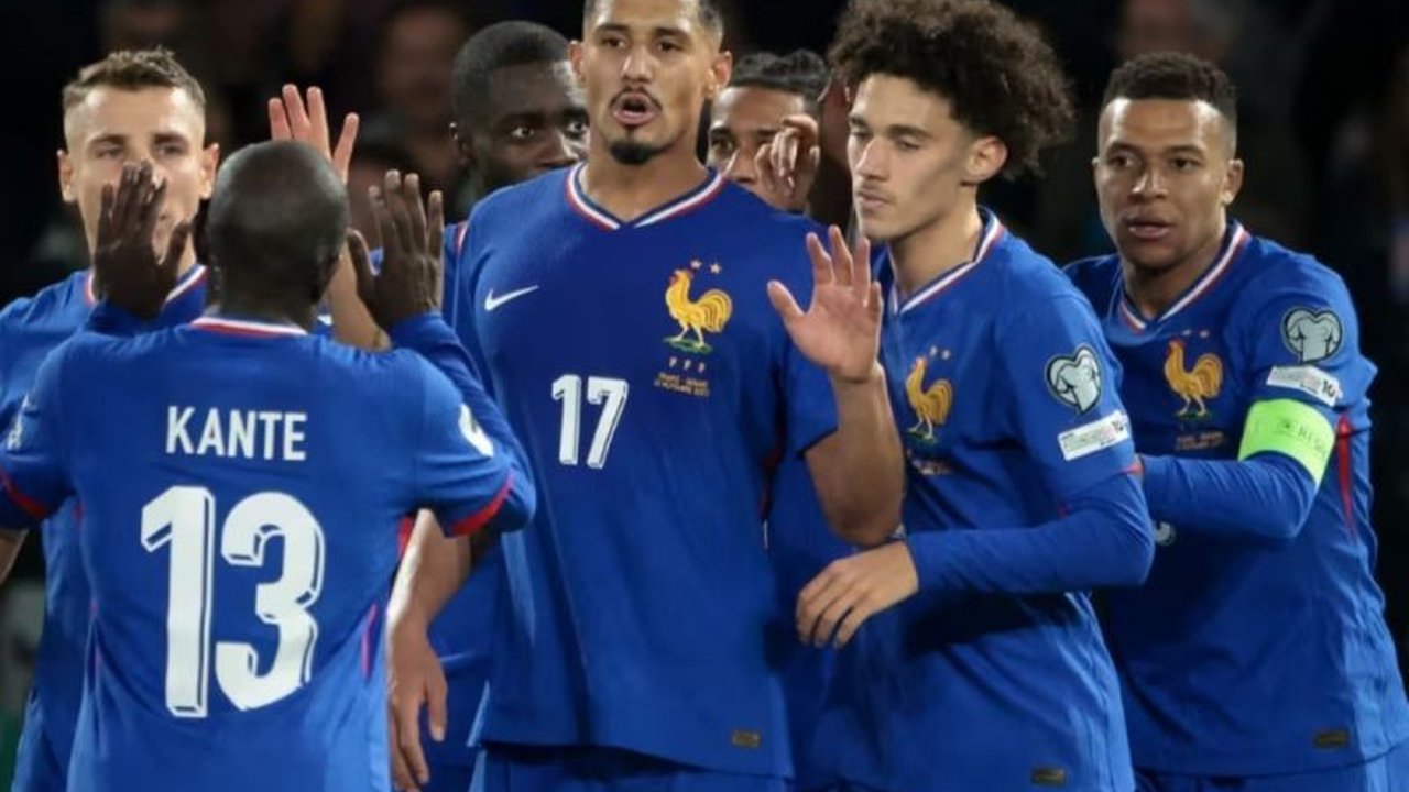 Timnas Prancis siap menggebrak Piala Dunia 2026 dengan skuad bertabur bintang dan ambisi merebut trofi ketiga. Akankah Les Bleus berjaya di AS, Kanada, dan Meksiko?