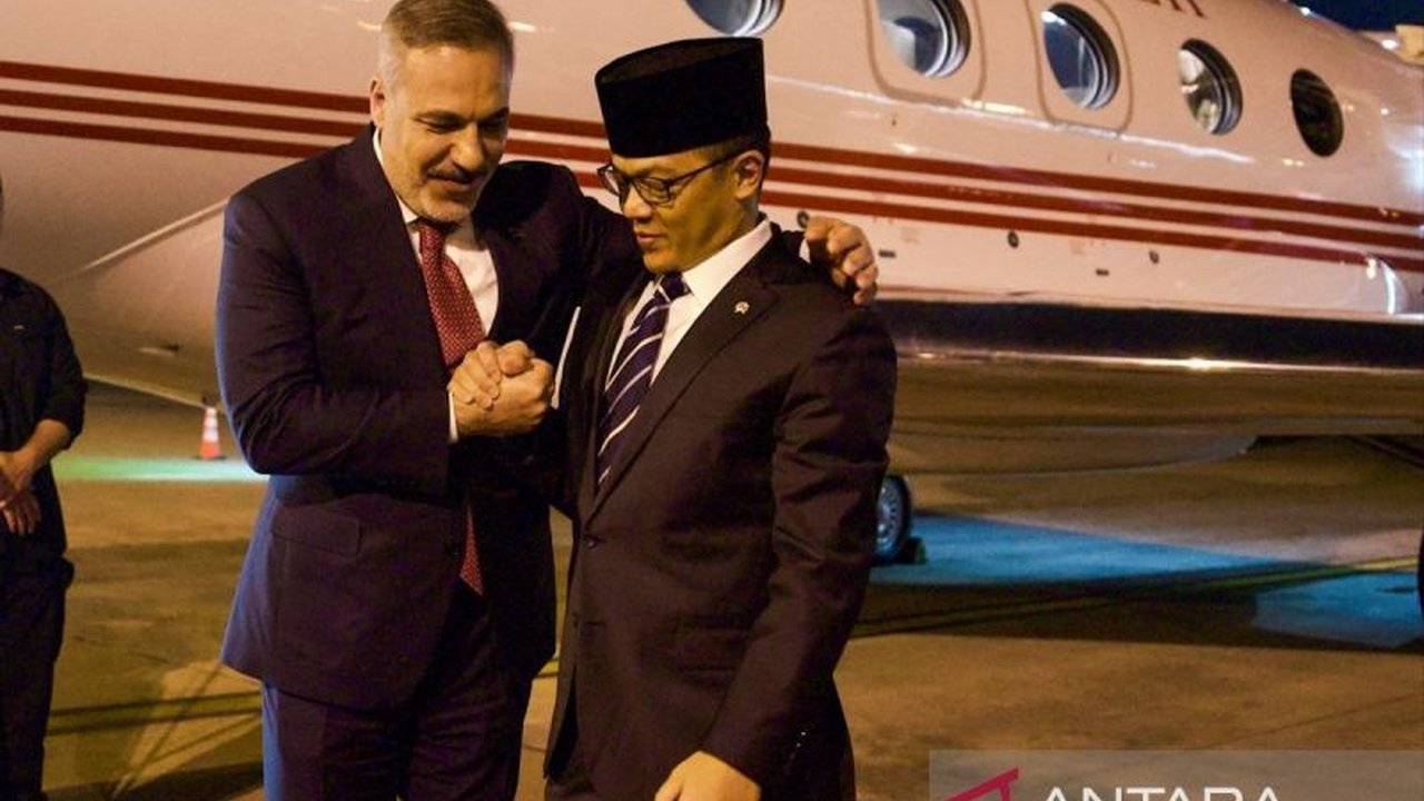 Indonesia dan Turkiye mengukuhkan komitmen untuk mengoptimalkan langkah bersama demi mengembalikan fokus dunia pada perjuangan Palestina dan mempercepat tercapainya perdamaian di kawasan tersebut.