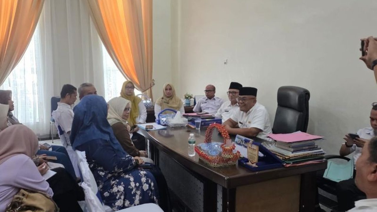 Pelayanan Dokter Spesialis RSUD Pasaman Barat yang sempat terhenti akibat aksi mogok, kini kembali beroperasi penuh. Bupati Yulianto memastikan solusi insentif bagi para dokter.