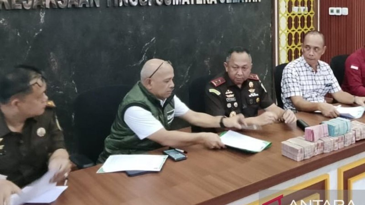 Kejaksaan Tinggi Sumatera Selatan (Kejati Sumsel) mengamankan Wakil Bupati PALI berinisial IT terkait dugaan suap proyek senilai Rp1 miliar, menyeret oknum PNS Bapenda Sumsel.