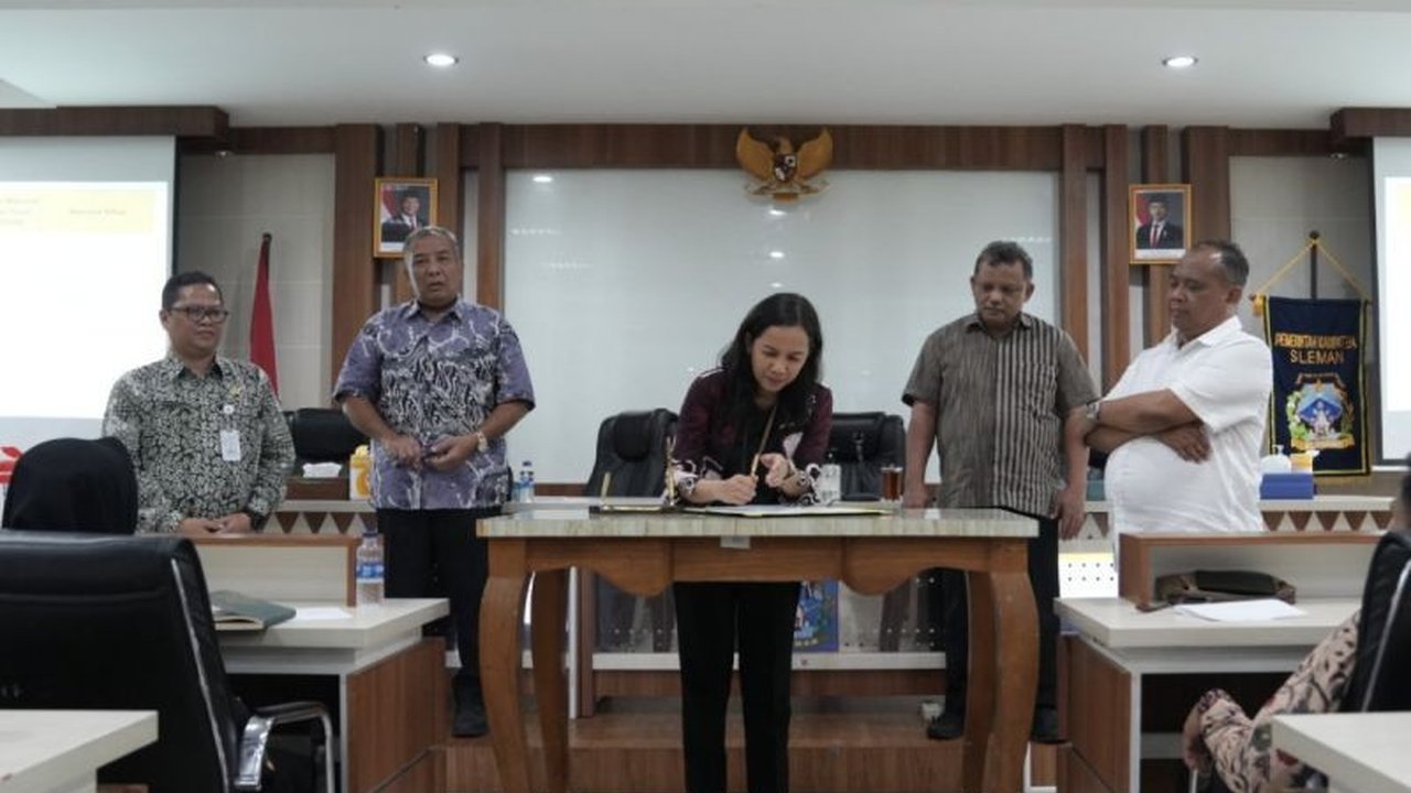 Pemerintah Kabupaten Sleman memperkuat tata kelola pemerintahan dan Reformasi Birokrasi melalui penandatanganan komitmen bersama seluruh kepala OPD, menandai langkah serius untuk meningkatkan kualitas pelayanan publik.