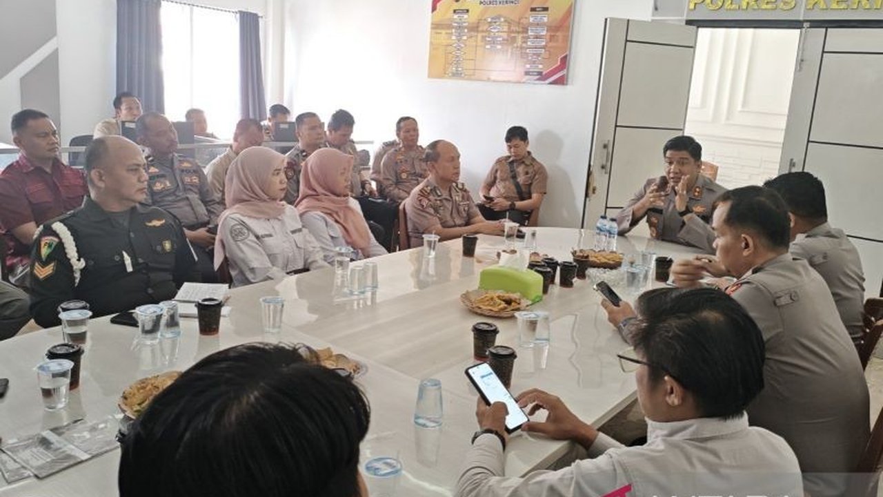 Polres Kerinci menggelar rapat koordinasi untuk memastikan distribusi BBM Subsidi Tepat Sasaran, menindak tegas penyalahgunaan tangki modifikasi dan barcode, serta mengatasi antrean panjang di SPBU.