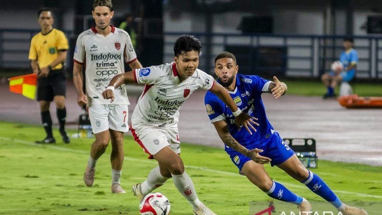 Bek sayap Layvin Kurzawa resmi meninggalkan Persib Bandung setelah kontraknya berakhir. Manajemen Persib menyampaikan apresiasi tinggi atas kontribusi Layvin Kurzawa selama membawa tim juara Super League.