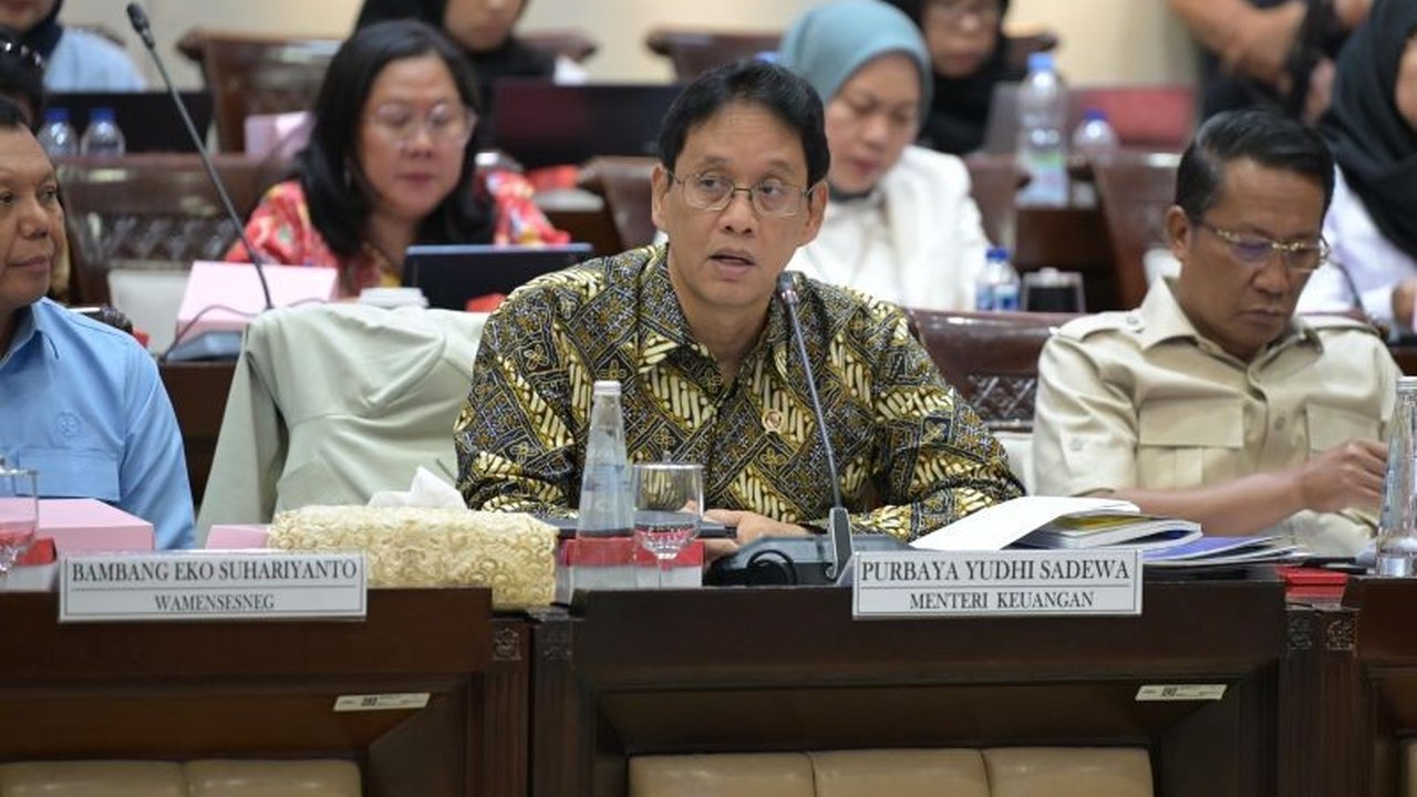 Menteri Keuangan Purbaya Yudhi Sadewa yakin kebijakan Devisa Hasil Ekspor Sumber Daya Alam (DHE SDA) akan memperkuat Stabilisasi Rupiah dan ketahanan ekonomi Indonesia. Simak dampaknya terhadap pasar domestik!