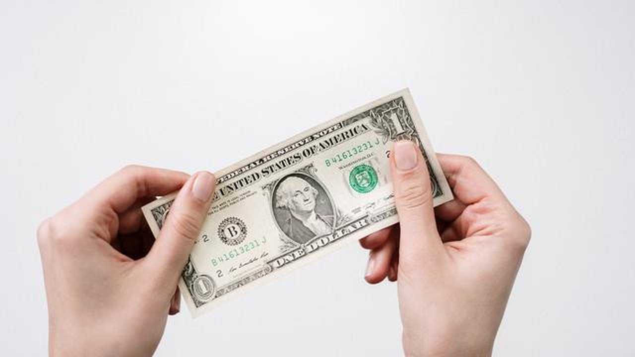 Ilustrasi Uang Dollar Credit: pexels.com/cottonbro