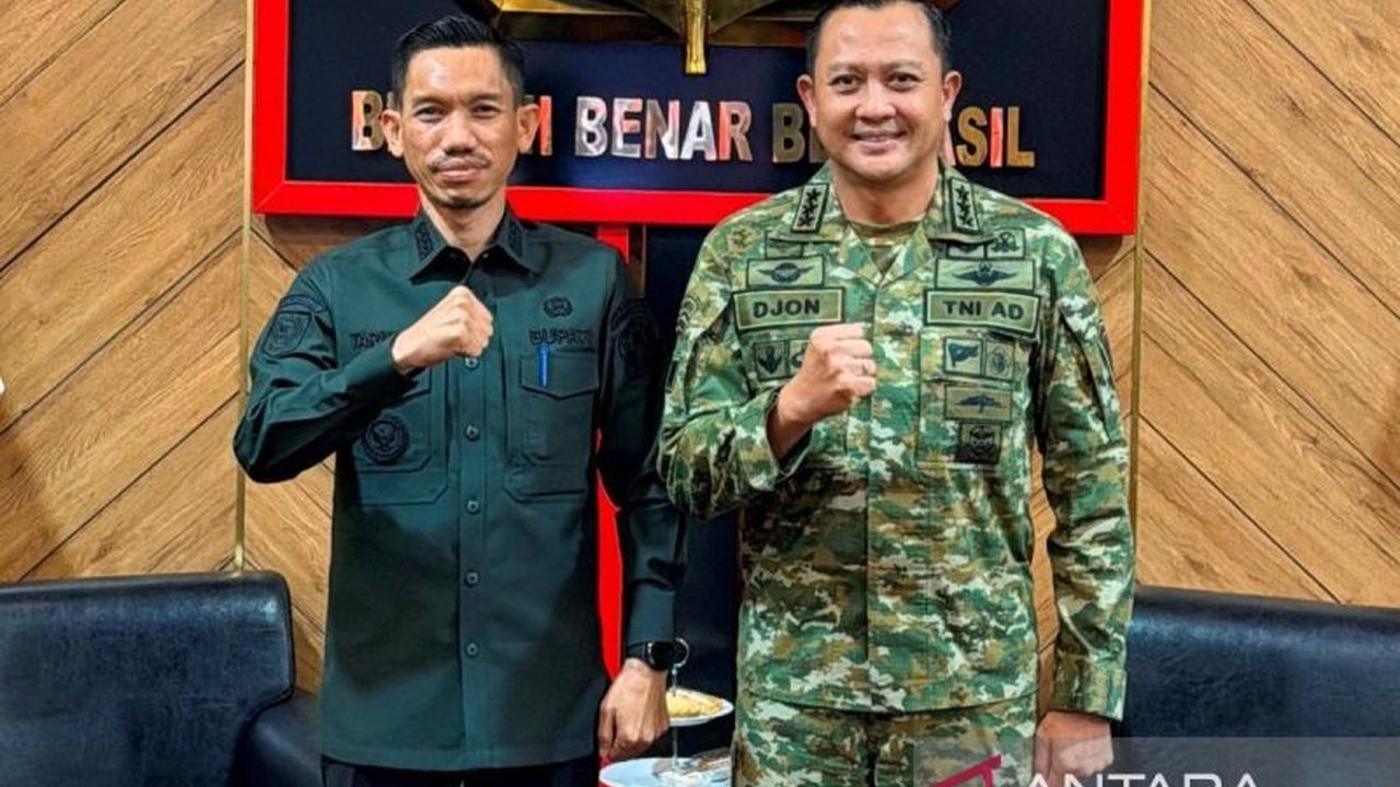 Bupati Aceh Barat bertemu Danjen Kopassus untuk memperkuat Ketahanan Pangan Aceh Barat, membahas percepatan proyek irigasi vital dan penanganan banjir, menjanjikan kolaborasi strategis.